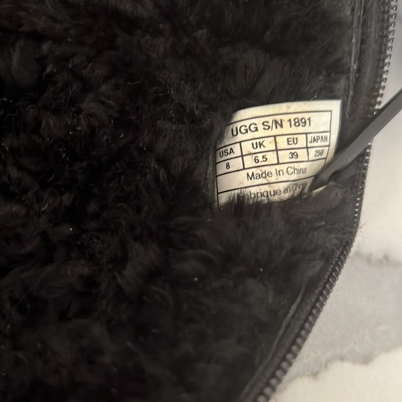 Women’s Ugg Boots - Picture 6 of 7